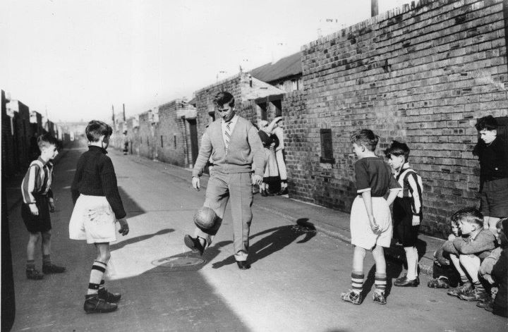 سر بابی چارلتون در کوچه‌های شهر آشینگتون - 1958