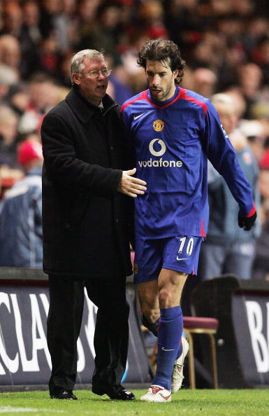Ruud Van Nistelrooy (R) of Manchester United is congratulated by his manager Sir Alex Ferguson 2005
