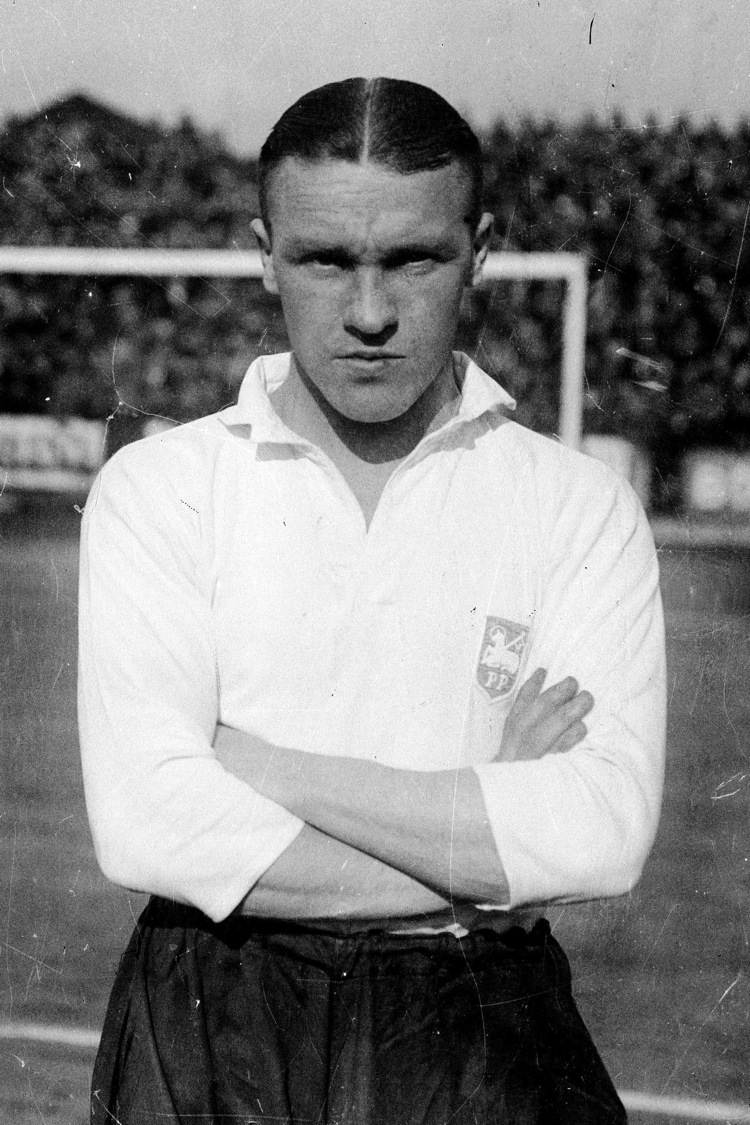 بیل شنکلی سرمربی سابق و افسانه ای لیورپول (سال 1937 در تیم پرستون نورث اند) - Bill Shankly