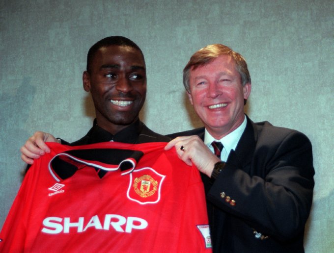 Ferguson poses with Andy Cole, United’s new £7 million signing (a British record at the time, £6 million + Keith Gillespie) from Newcastle United, January 1995.