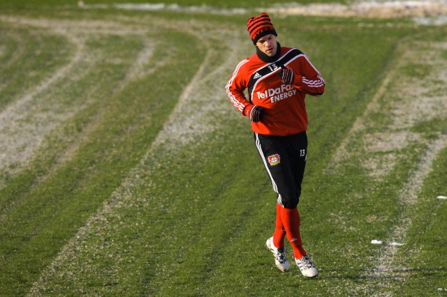 National soccer player Michael Ballack runs during a training session of Bundesliga club Bayer 04 Leverkusen in Leverkusen, Germany, 14 December 2010. Ballack took part in the training.
