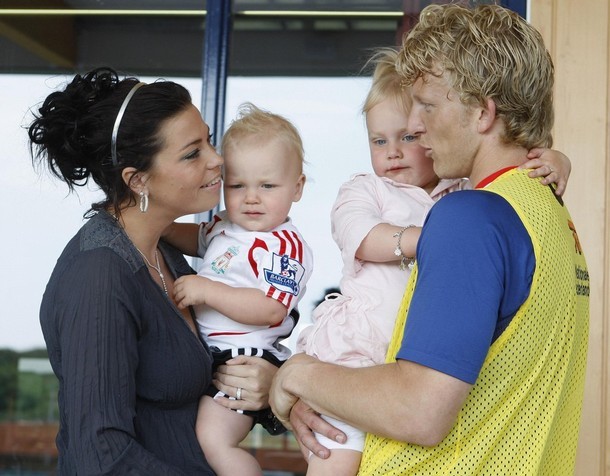 Dirk Kuyt and wife Gertrude with kids