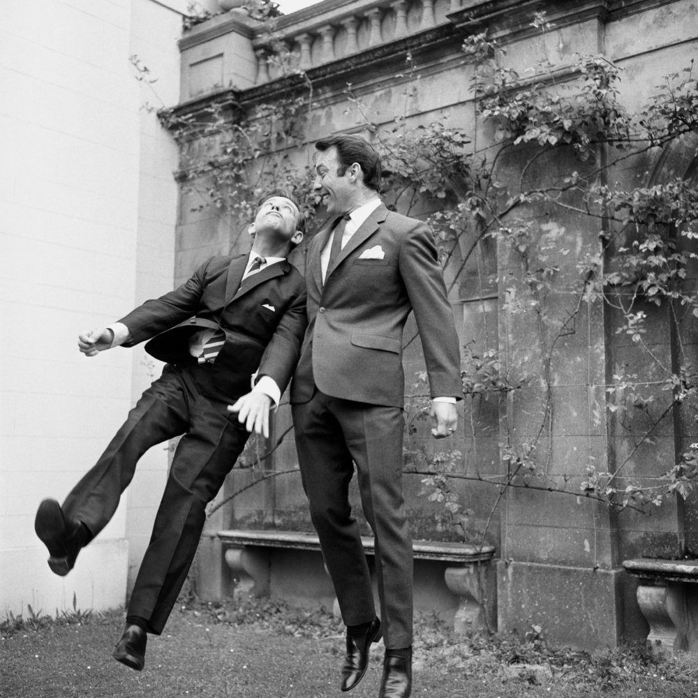 جیمی گریوز و نورمن ویزدام - England’s Jimmy Greaves does aerial battle with Norman Wisdom, 1966