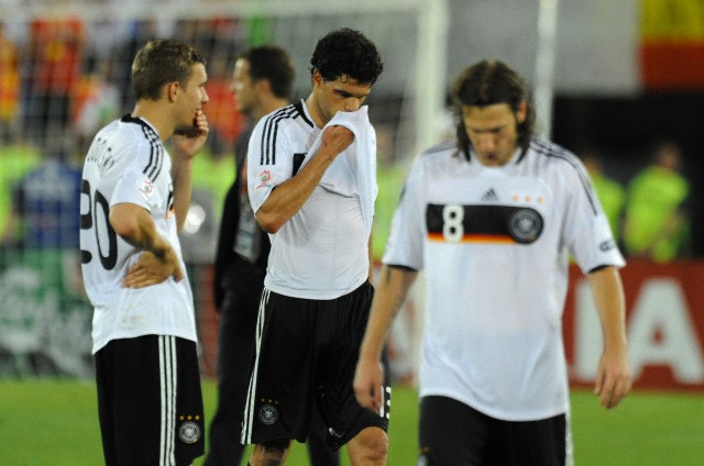 Michael Ballack , Lukas Podolski , Torsten Frings niedergeschlagen Fußball Länderspiel Europameisterschaft Finale Deutschland - Spanien. 29.06.2008 in Wien
