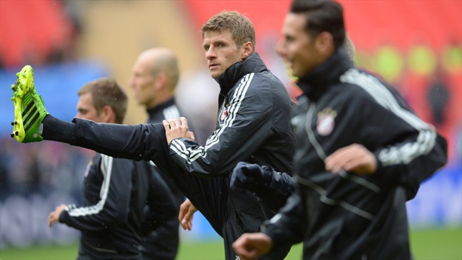 Thomas Müller (C) of FC Bayern München stretches during a training session ahead of the UEFA Champions League final against Borussia Dortmund