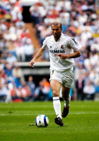 Zidane May 7, 2005. Real Madrid played against Racing Santande. Real Madird won 5 - 0.