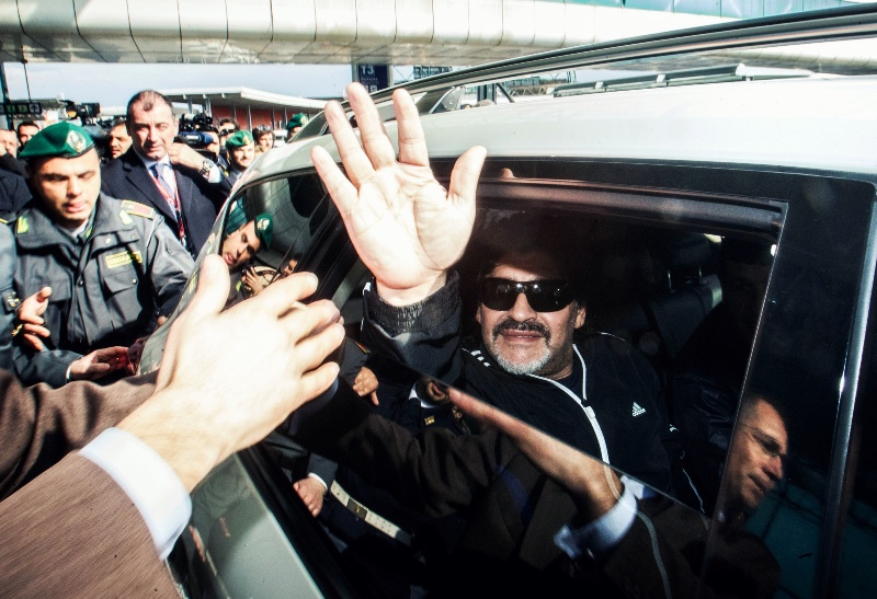 مارادونا بعد از ورود به ناپل: من کسی را نکشته ام!