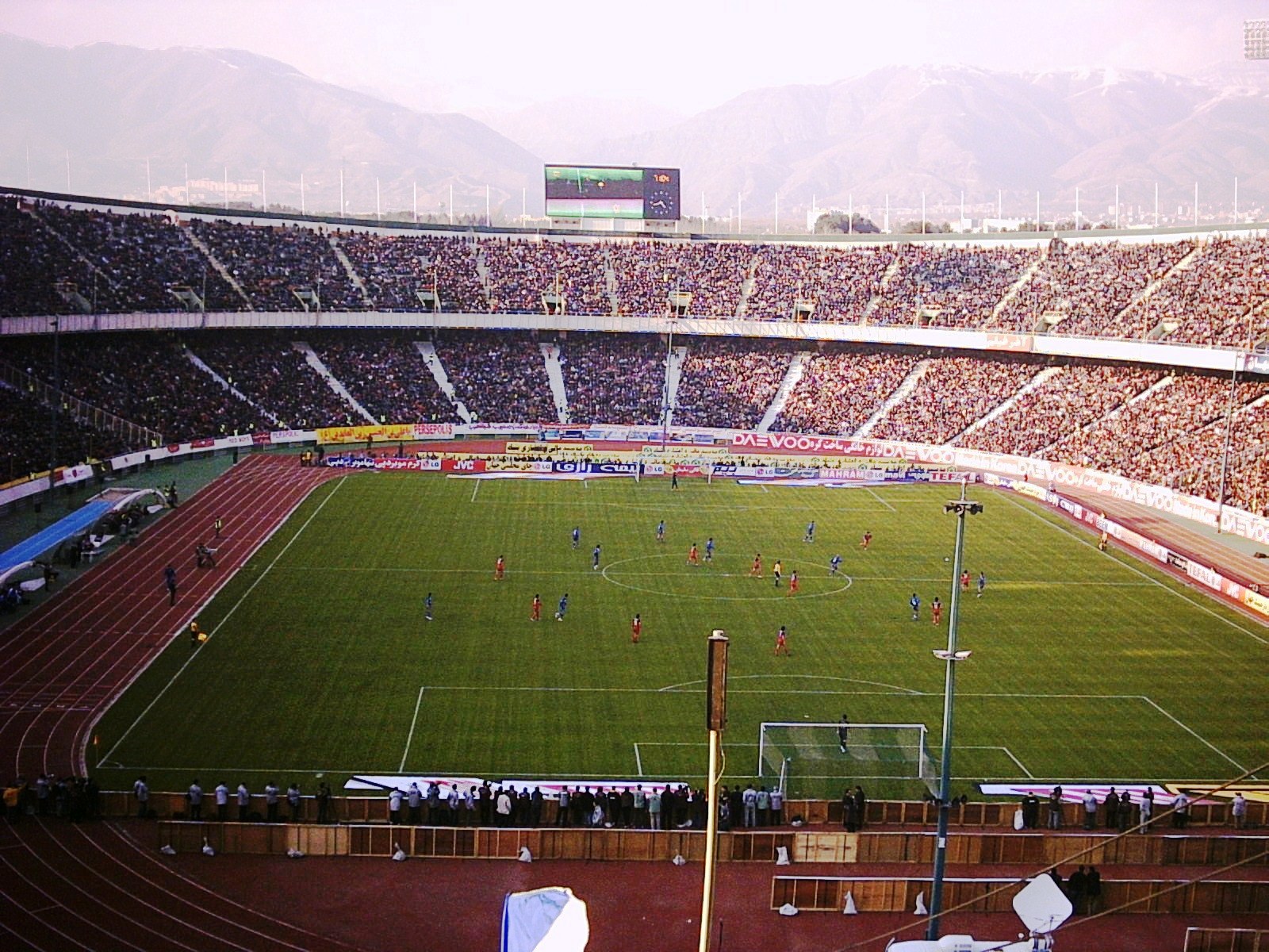 Стадионы 1 8. Азади Стэдиум. Азади стадион. Тахти (стадион, Тегеран). Футбольный стадион в Тегеране.