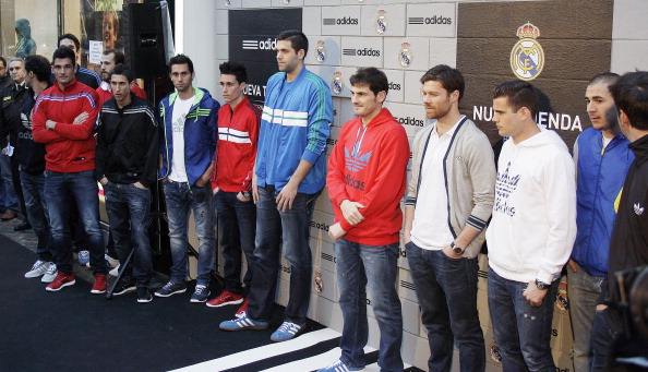 بازگشایی مجدد فروشگاه آدیداس در سانتیاگو برنابئو با حضور بازیکنان رئال (عکس)