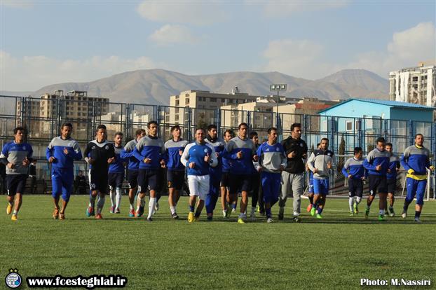 گزارش تمرین استقلال؛ تاخیر فخرالدینی و بازگشت دوباره کرار و کریمی به تمرینات تیمی آبی پوشان