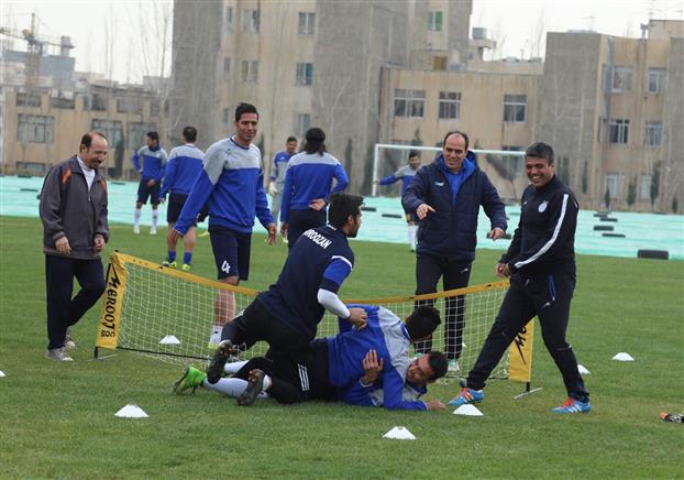 گوسفند قربانی پل پیروزی آبی پوشان در برابر نفت تهران