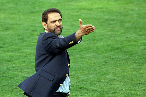 کریمی: داور بازی استرس داشت و اسپری را گم کرد؛ 2 پنالتی ملوان دیده نشد
