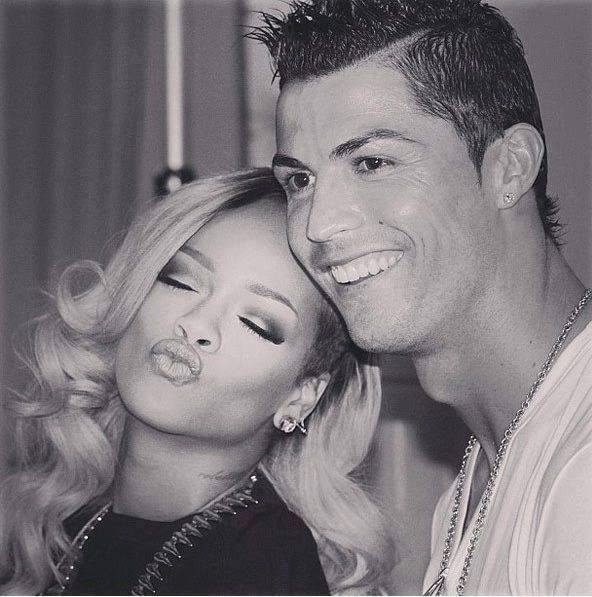 cR7 بهراه خواننده مشهور.....