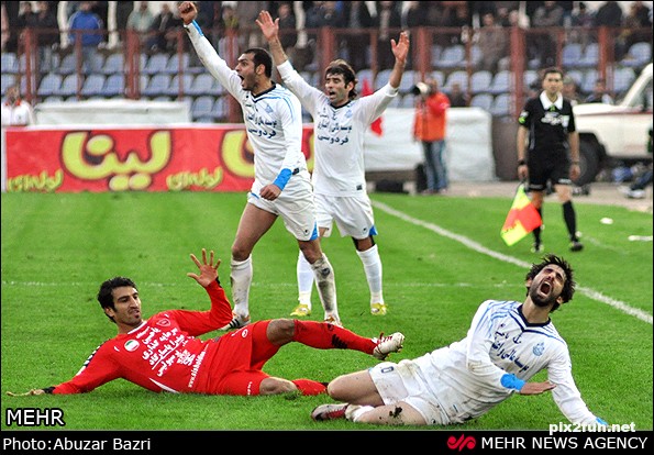 درخواست پرسپولیسی‌ها برای توقف بازی در انزلی!