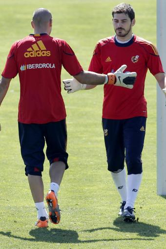 شما اینجا دشمنی کنید،اونا اونجا رفاقت