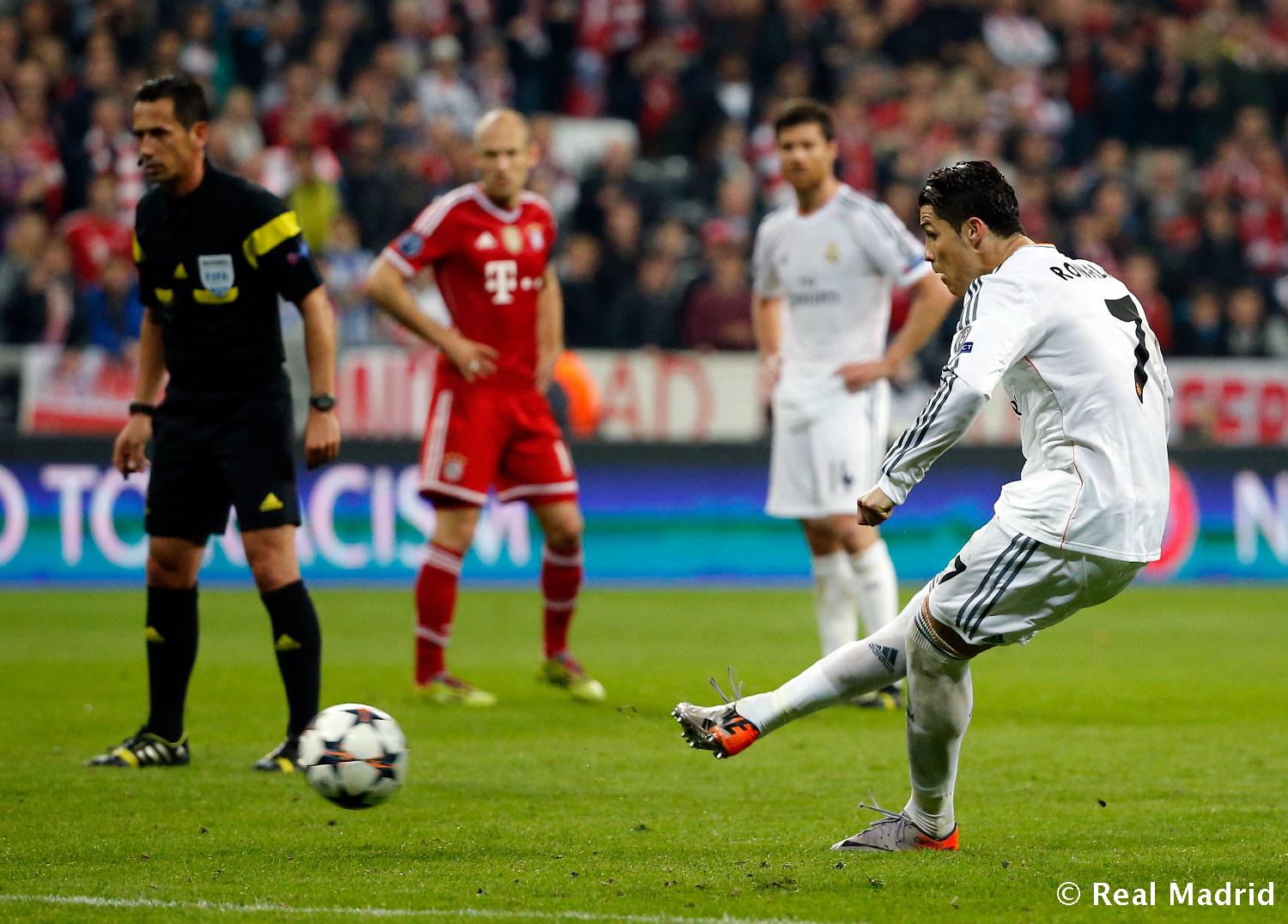 Madrid vs bayern. Бавария Реал Мадрид 2014. Роналдо против Баварии. Криштиану Роналду против Баварии. Реал Мадрид Бавария 6 3 Роналду.