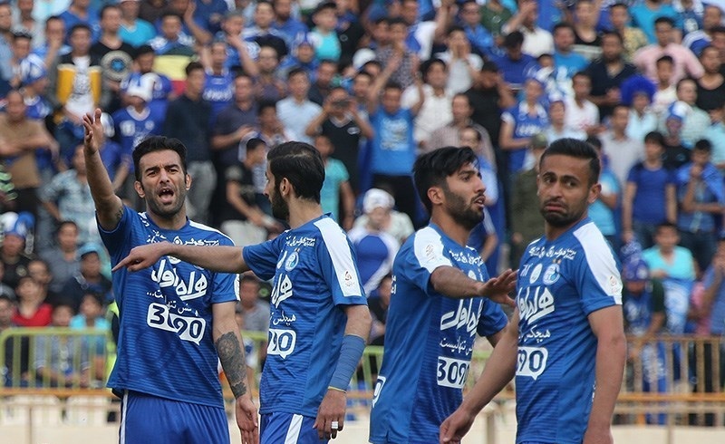 امیرابادی: به بازیکنانی کنارگذاشته شده، تقدیرنامه بدهید
