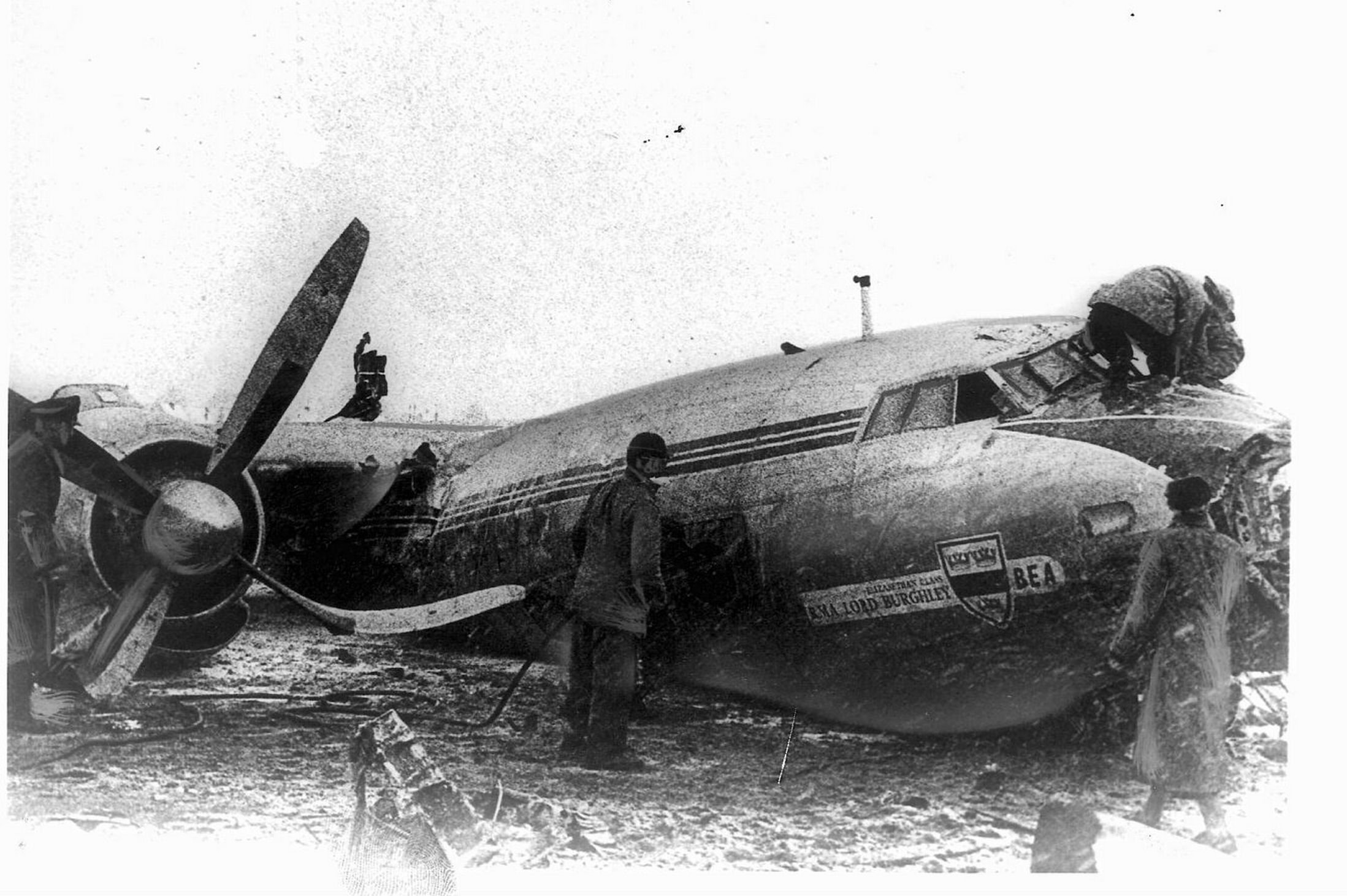 В мюнхене замерз самолет. Мюнхенская трагедия 1958. Мюнхен 1958 авиакатастрофа. Юнайтед авиакатастрофа 1958. Манчестер Юнайтед авиакатастрофа 1958.