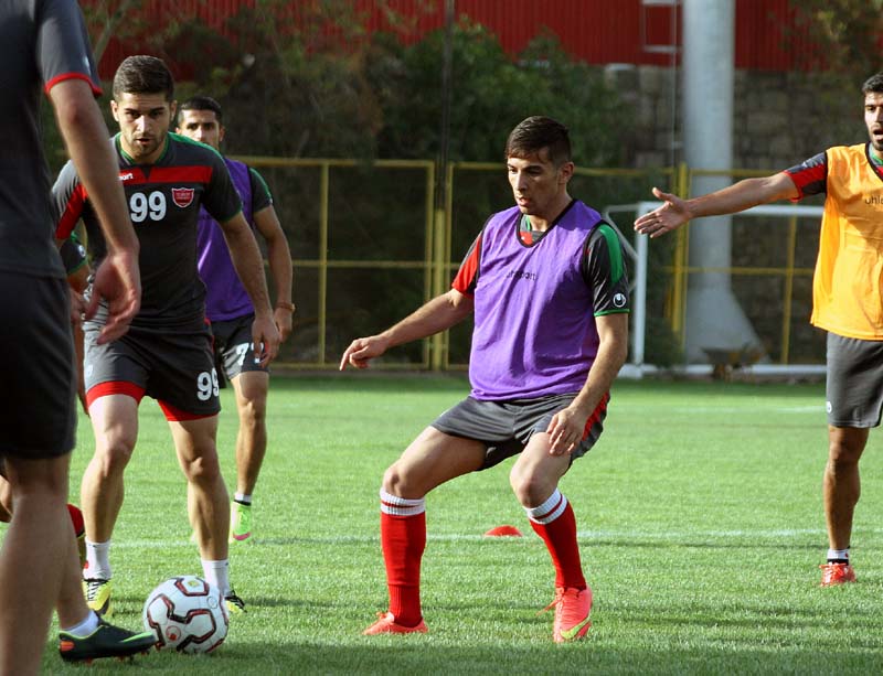 پیش از تمرین امروز؛ برانکو یک ساعت با بازیکنان پرسپولیس جلسه‌ فنی برگزار کرد