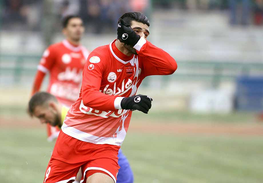 راه آهن 0 - 2 پرسپولیس؛ صعود به رده چهارم، بر فراز بال های طارمی