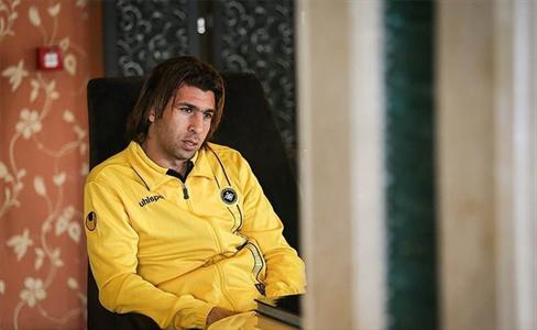 قلعه نویی مدافع مدنظر پرسپولیس را به شام دعوت کرد