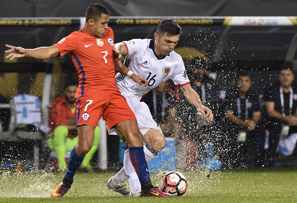 شیلی 2 - 0 کلمبیا؛ شیلی، فوتبال-اسکیِ 250 دقیقه ای را برد