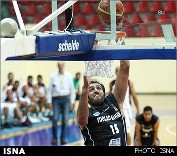 درگیری حامد حدادی با تماشاگران اندک پتروشیمی