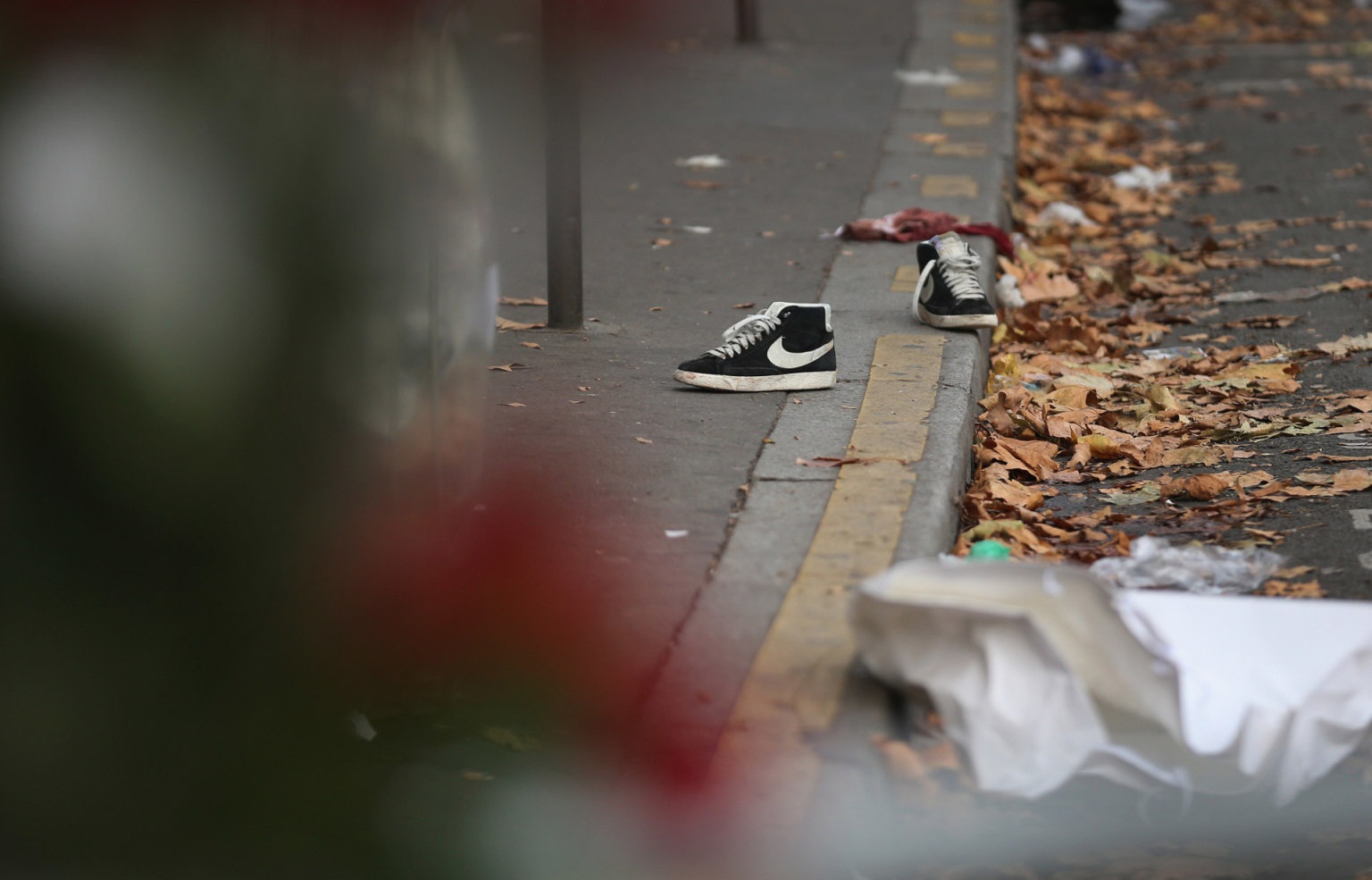 حملات تروریستی پاریس؛ همه دیدارهای این هفته اروپا با یک دقیقه سکوت آغاز می‌ شود