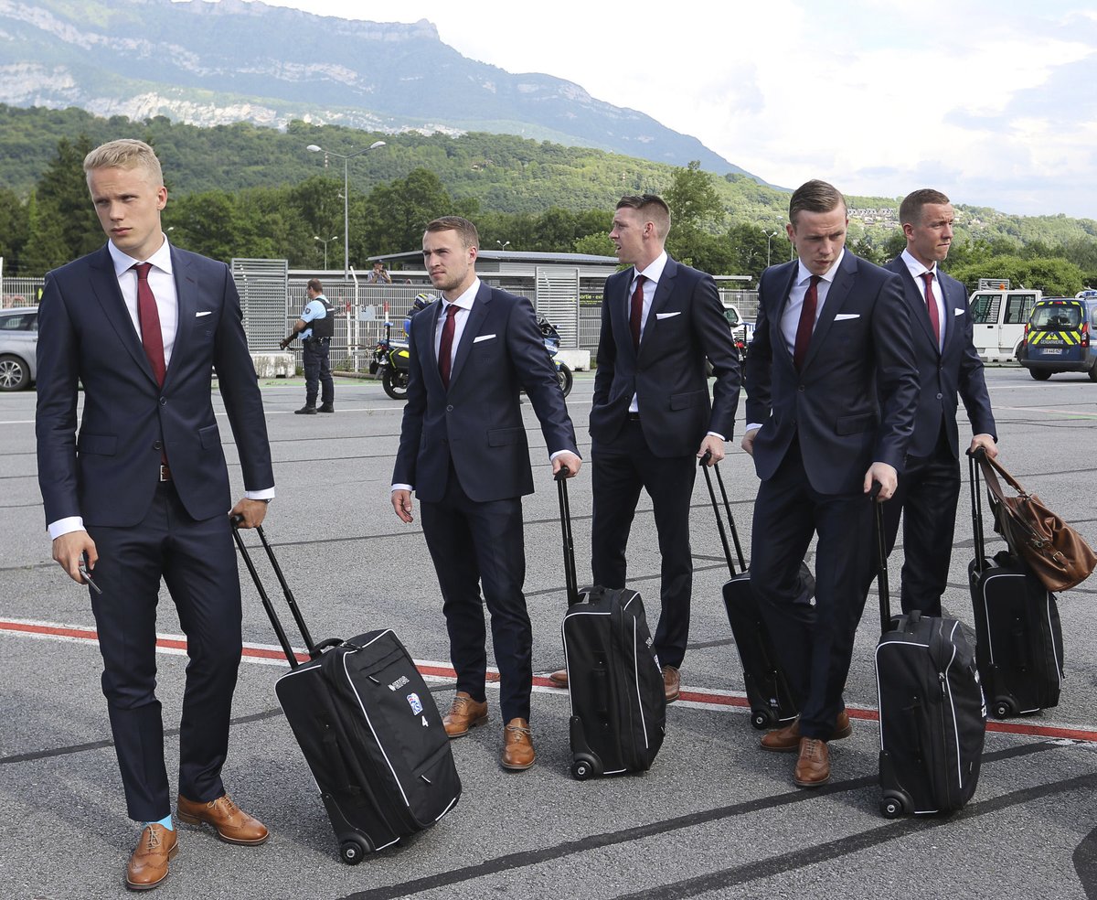 تیم ملی ایسلند وارد فرانسه شد (عکس)