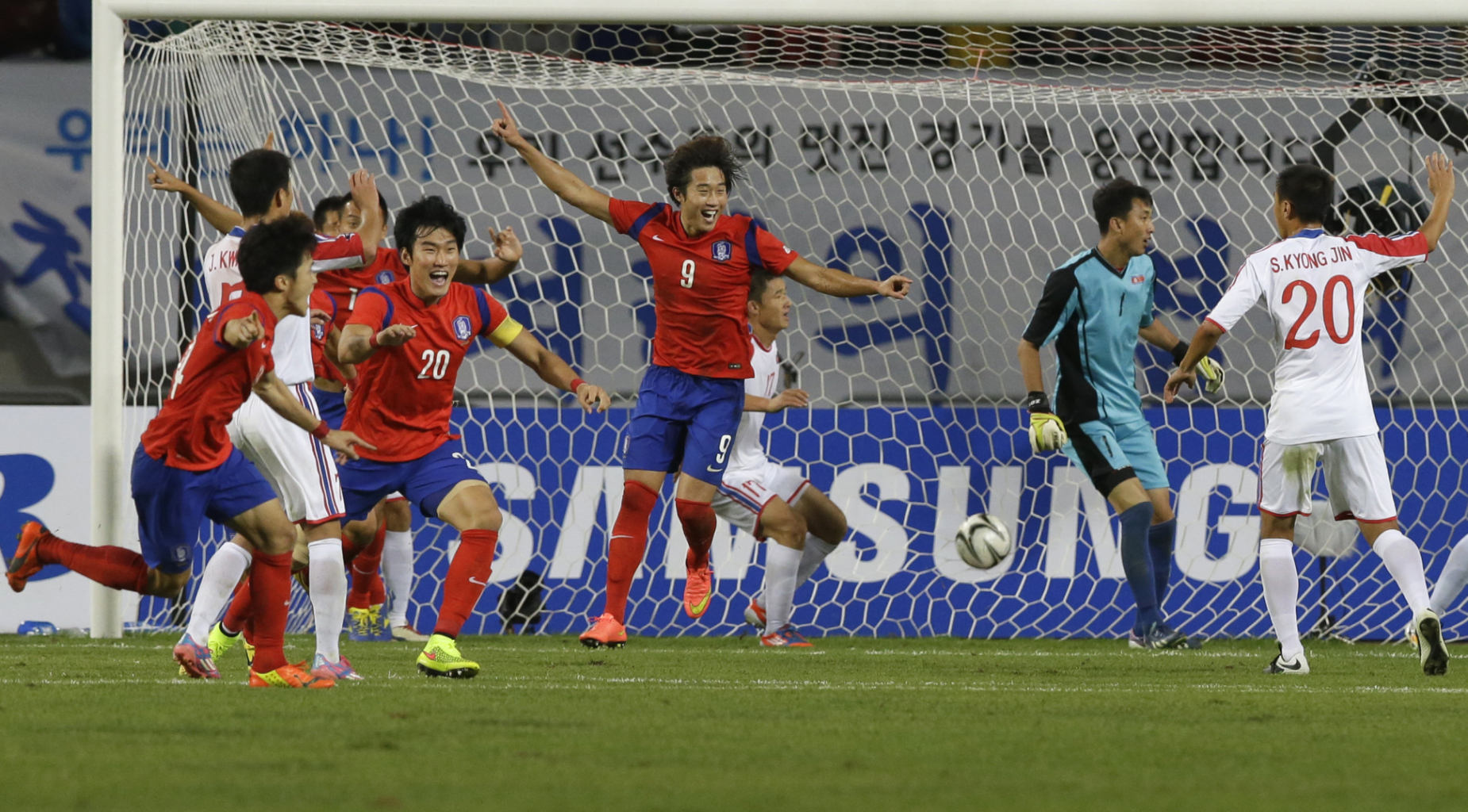 عکس روز: قهرمانی تیم ملی فوتبال کره جنوبی در بازی های آسیایی 