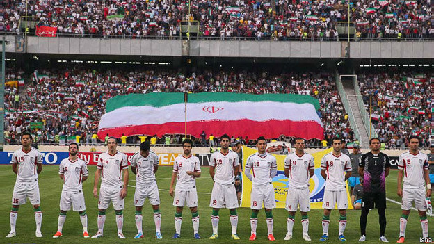 آماده سازی پرچم بزرگ ایران به پایان رسید (عکس)
