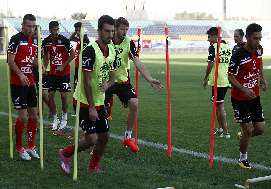 پرسپولیسی ها جمعه در سالن تمرین می کنند