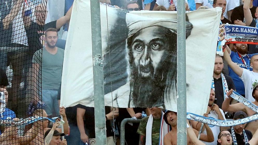 بنر اسامه بن لادن در دست هواداران هانزا روستوک