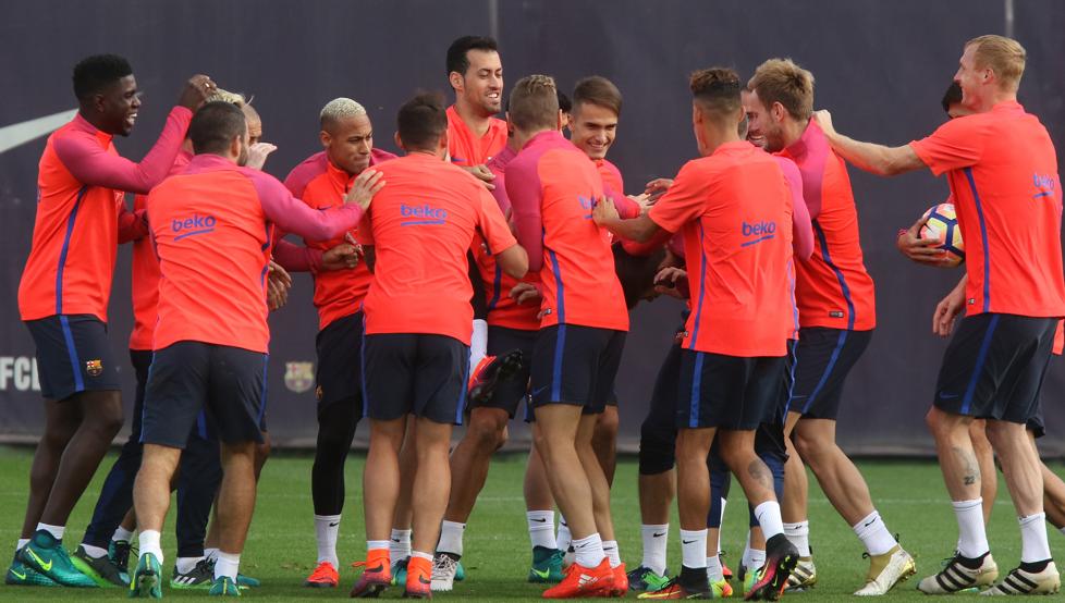 گزارش تصویری؛ تمرین شاد بازیکنان بارسلونا پیش از دیدار با دپورتیوو لاکرونیا
