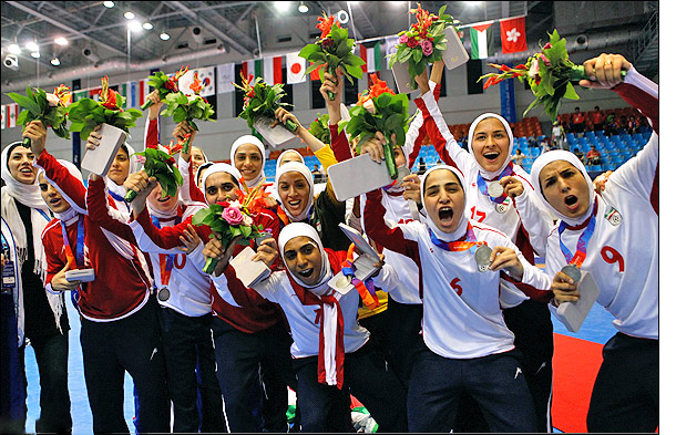 شیخ سلمان  قهرمانی  تیم ملی فوتسال زنان ایران را تبزیک گفت 