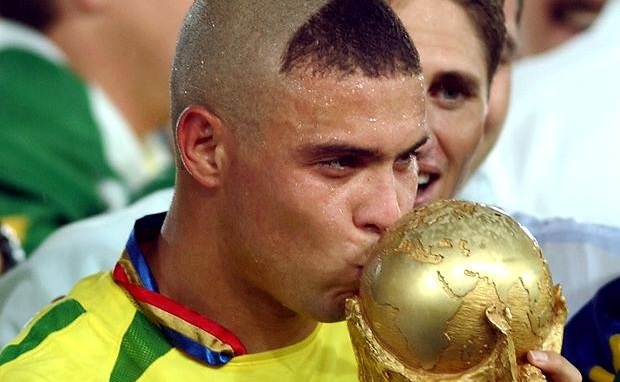 رونالدو نازاریو: مدل موی عجیب در جام جهانی 2002؟ می خواستم برای روزنامه ها  سوژه ای جدید بسازم | طرفداری