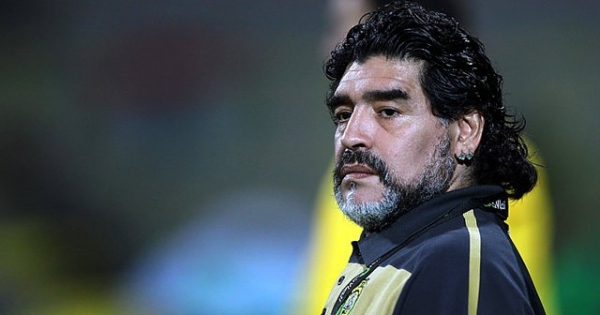 مارادونا: توتی می تواند تا 50 سالگی در سطح اول فوتبال باقی بماند؛ امیدوارم ناپولی رم را شکست دهد