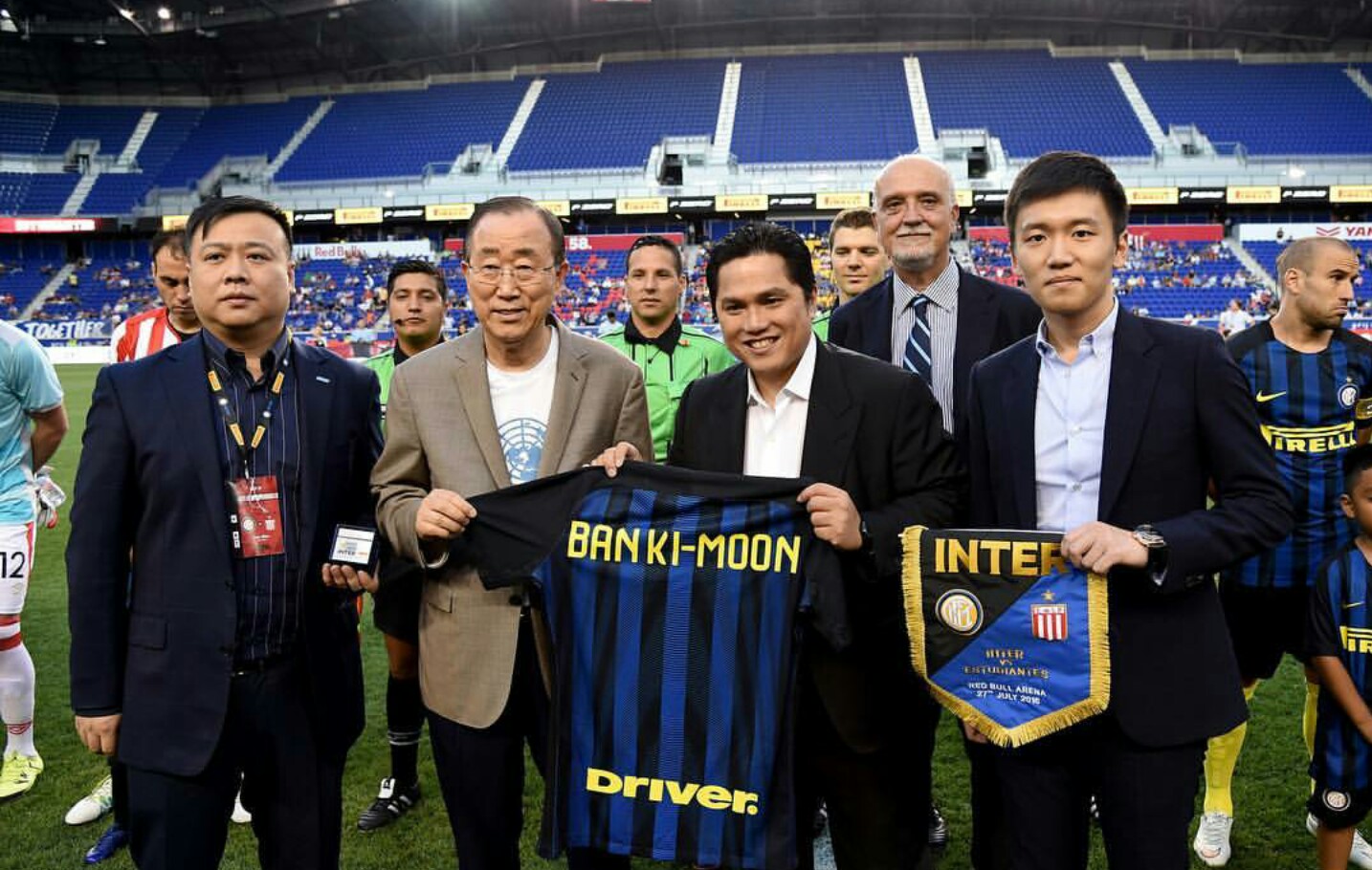 حضور بان کی مون دبیر کل سازمان ملل متحد در بازی دوستانه اینتر (عکس )