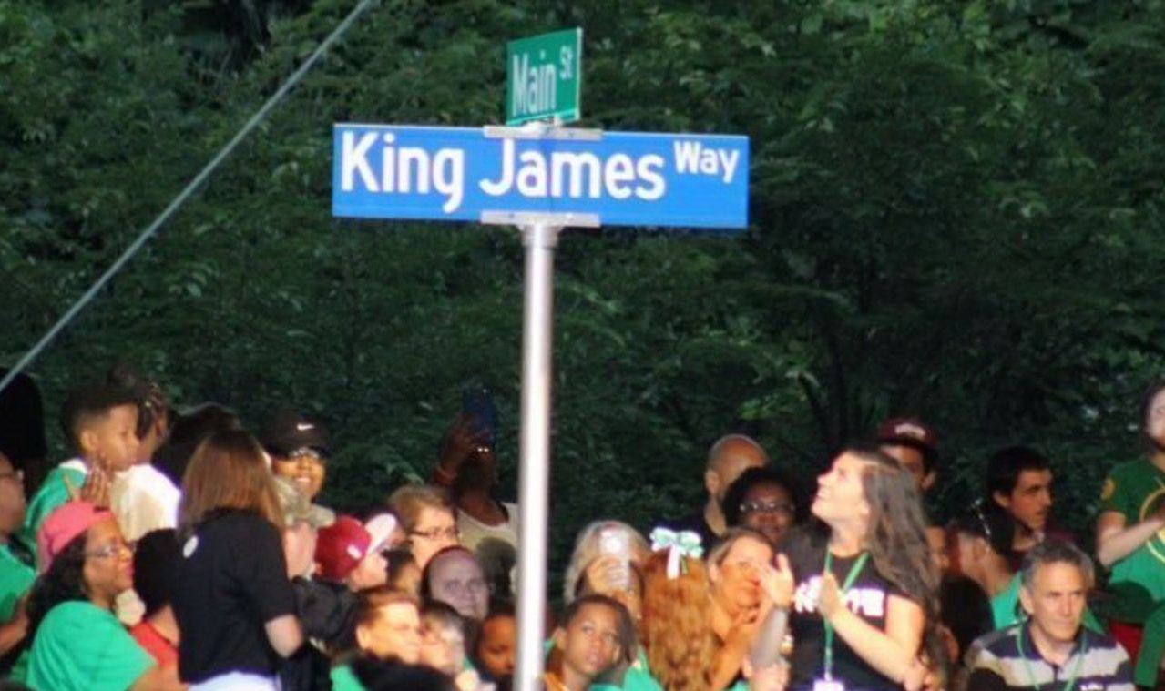 بسکتبال NBA؛ تغییر نام خیابانی در مرکز شهر آکرون برای قدردانی از لبران جیمز