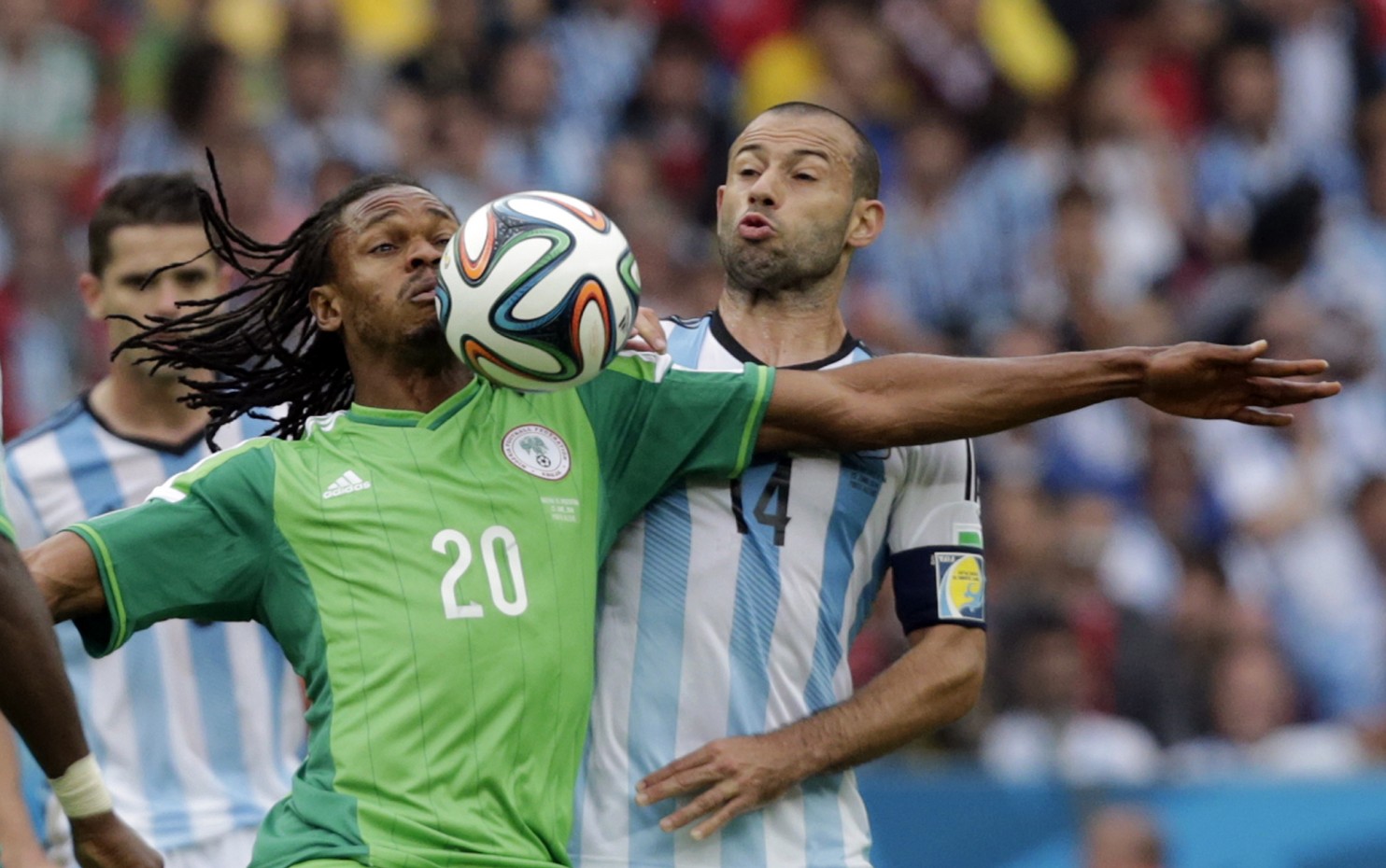 دو بازیکن نیجریه ای باشگاه دسته اولی بوآویستای پرتغال را به رفتار  مانند برده ها  متهم کرده اند