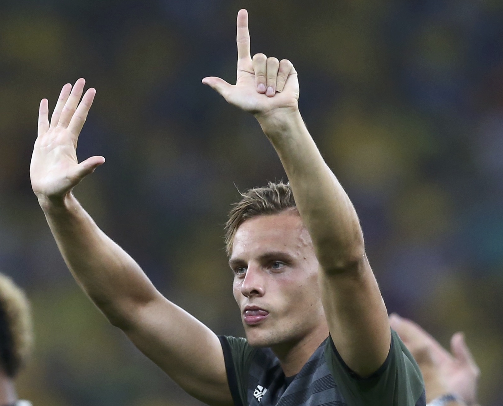 عذر خواهی مدافع آلمانی به خاطر نشان دادن عدد 7 به هواداران برزیلی