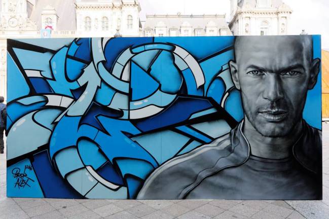 گزارش تصویری؛ نقاشی ستارگان فوتبال اروپا روی دیوار در پاریس