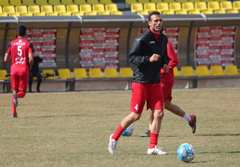 مدافع پرسپولیس-حضور مدافع پرسپولیس مقابل نفت تهران