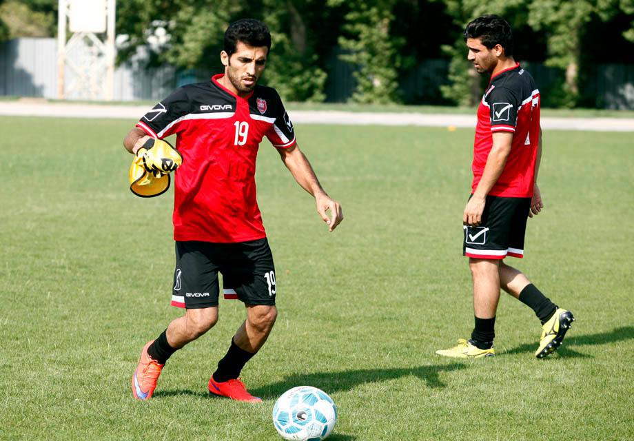 پرسپولیسی‌ها قبل از تمرین فولاد را آنالیز کردند