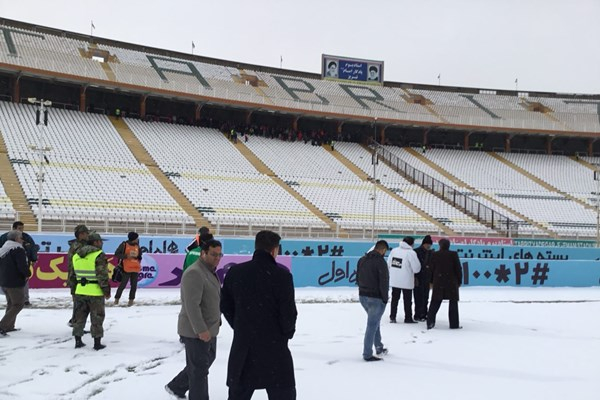 برف در استادیوم یادگار امام تبریز