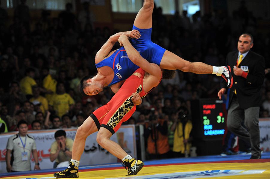 Wrestling club. United World Wrestling прямая трансляция Вольная борьба 2020. Юнит ворлд врестлинг. Пояс борцов United World Wrestling. Uww referee борьба.