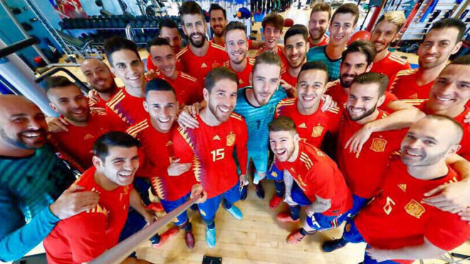 لباس اسپانیا برای جام جهانی روسیه - اسپانیا 