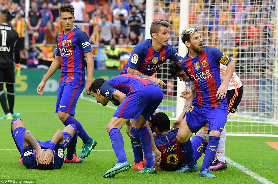 تباس: میلیون‌ها کودک حرکات بازیکنان بارسلونا را مشاهده کردند؛ رفتار آن‌ها مستحق مجازات است