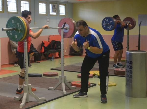 انوشیروانی-سرمربی تیم ملی وزنه برداری