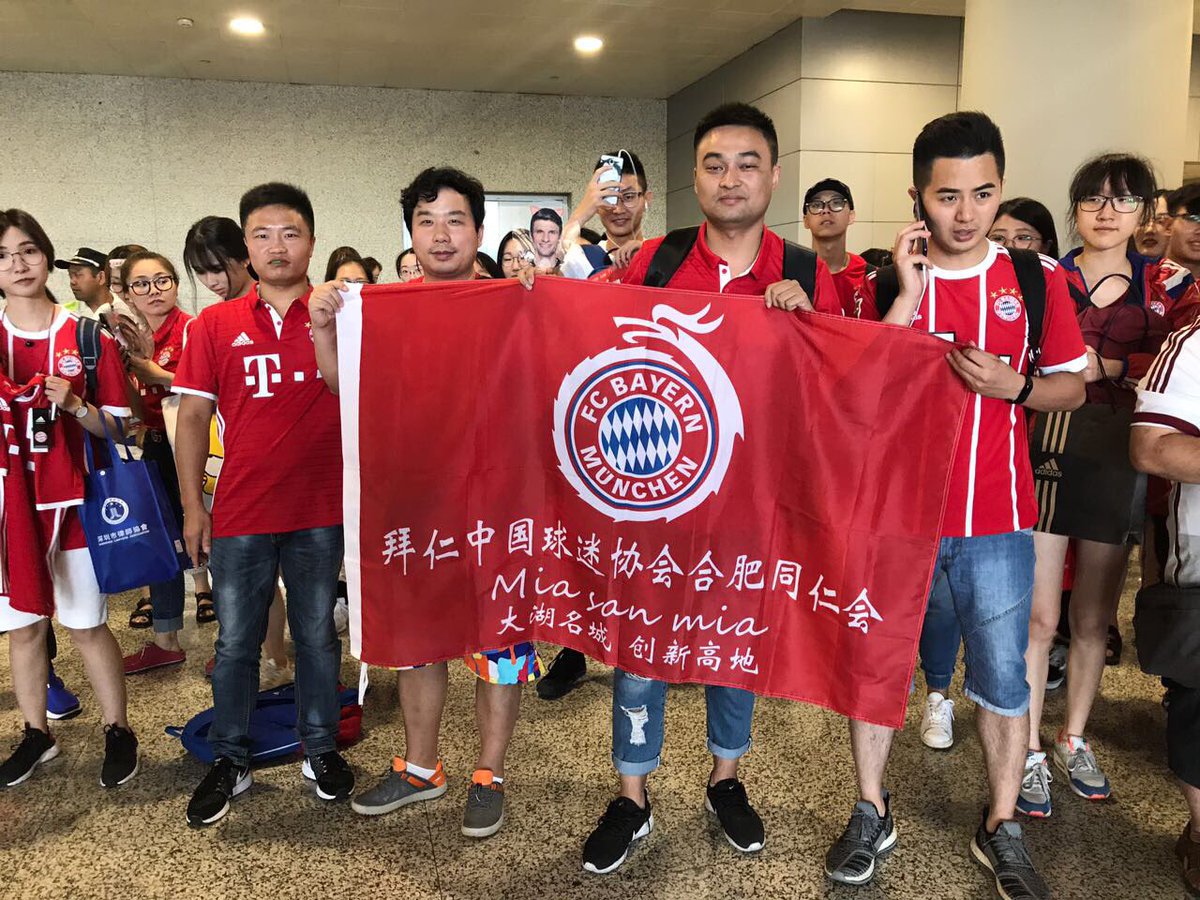 هواداران چینی بایرن مونیخ- فرودگاه شانگهای- تور پیش فصل بایرن مونیخ